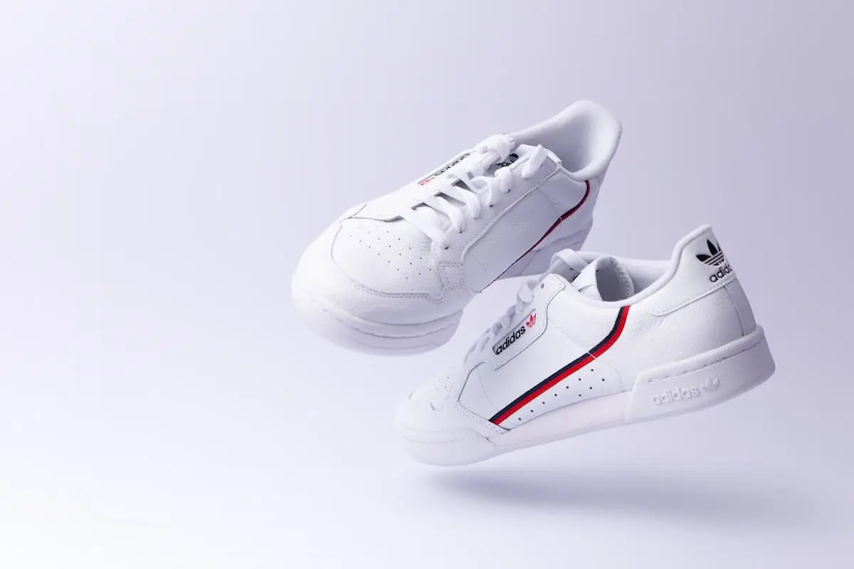 Fehér minimalista sneaker